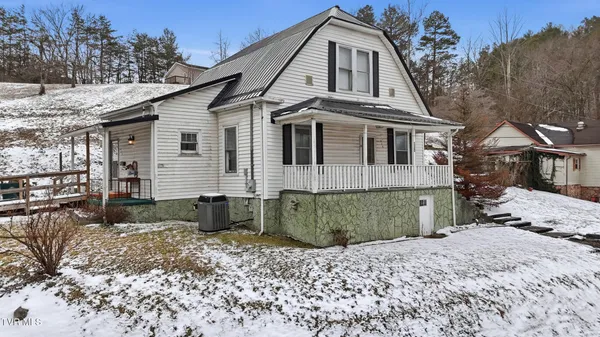 $89,999 | 614 Jefferson Street Southeast, Coeburn, VA 24230