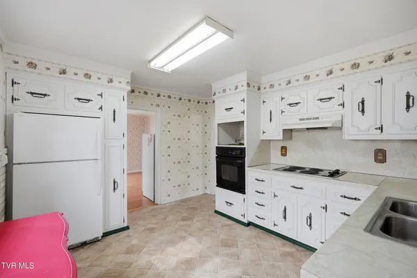 $84,999 | 614 Jefferson Street Southeast, Coeburn, VA 24230