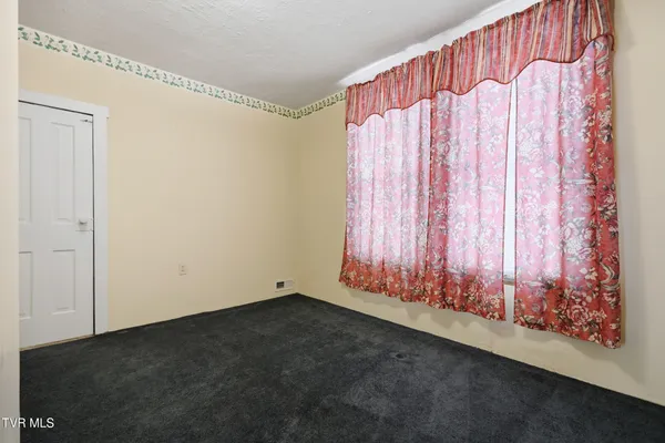 $84,999 | 614 Jefferson Street Southeast, Coeburn, VA 24230