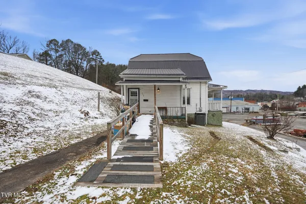 $84,999 | 614 Jefferson Street Southeast, Coeburn, VA 24230