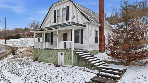 $84,999 | 614 Jefferson Street Southeast, Coeburn, VA 24230