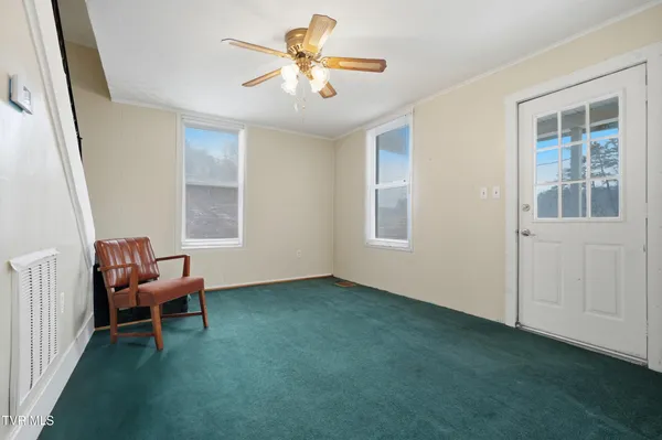 $84,999 | 614 Jefferson Street Southeast, Coeburn, VA 24230