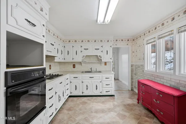 $84,999 | 614 Jefferson Street Southeast, Coeburn, VA 24230