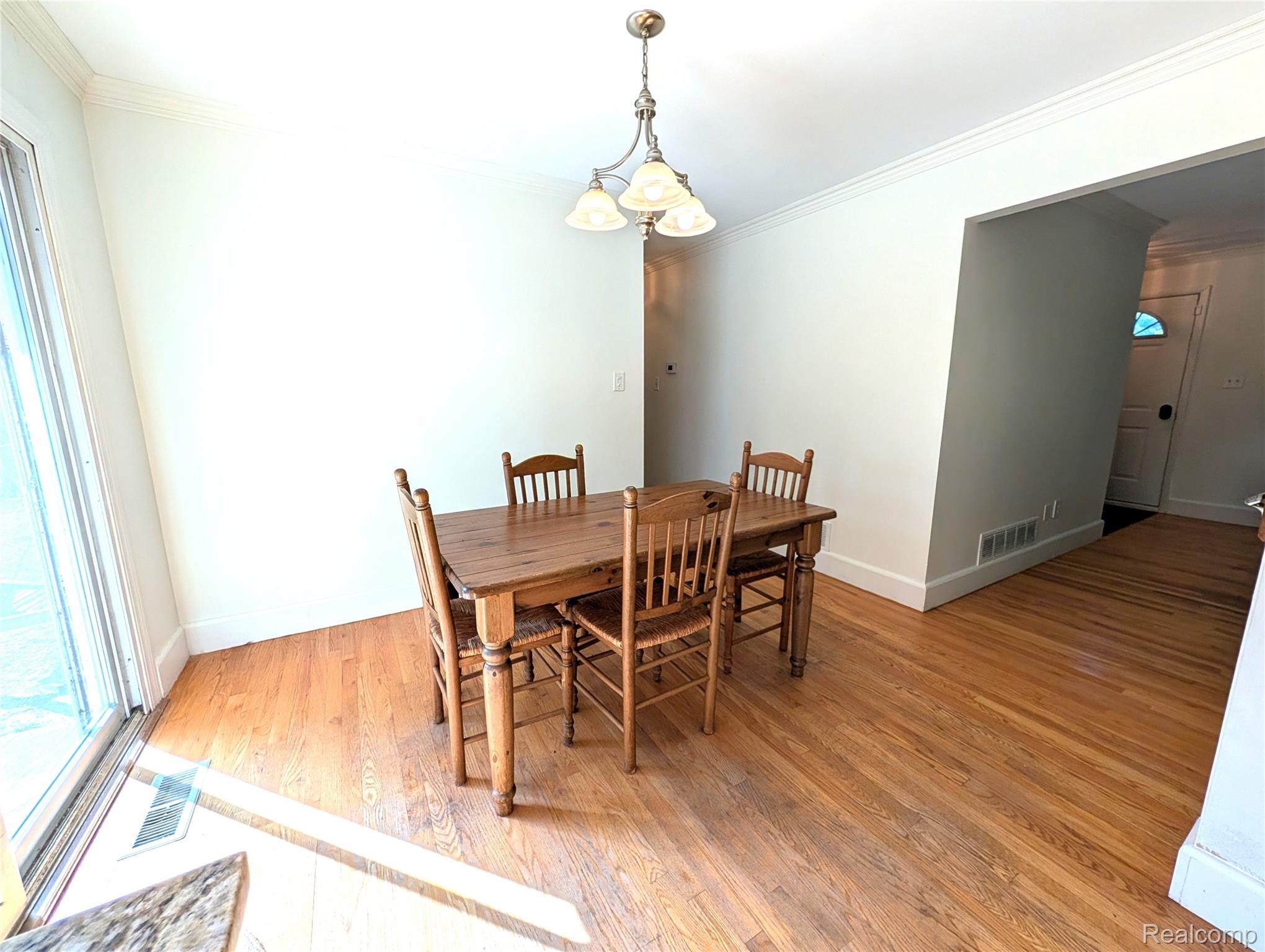 567 Pine Tree Road Lake Orion, MI 48362 - Photo 17 of 43 16 DINING ROOM.jpg