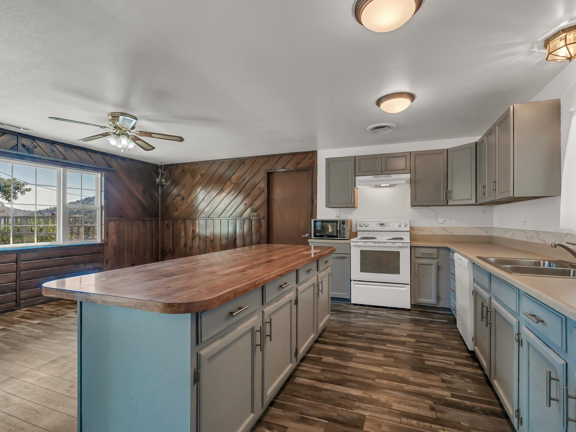 10001 Cram Gulch Road Yreka, CA 96097 - Photo 11 of 32 Gallery Image 11