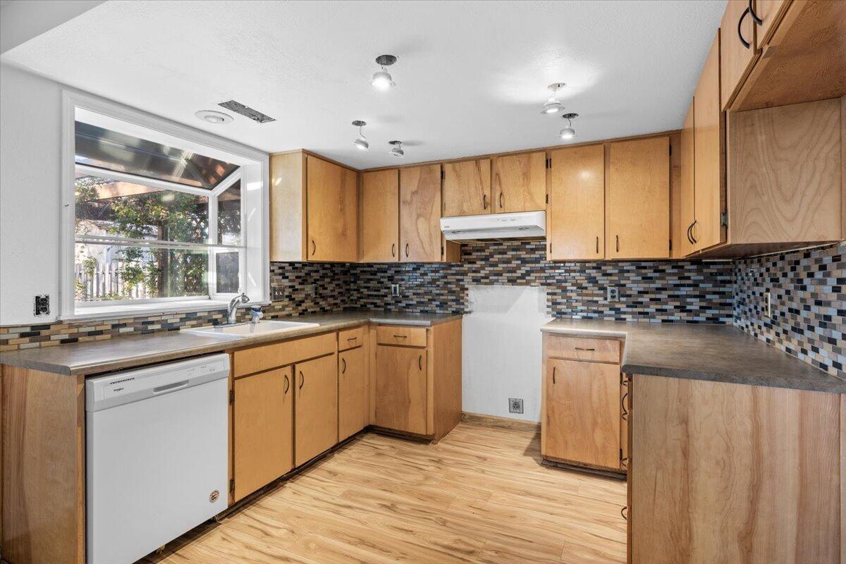 338 Joseph Street Central Point, OR 97502 - Photo 8 of 17 09-CI_4439