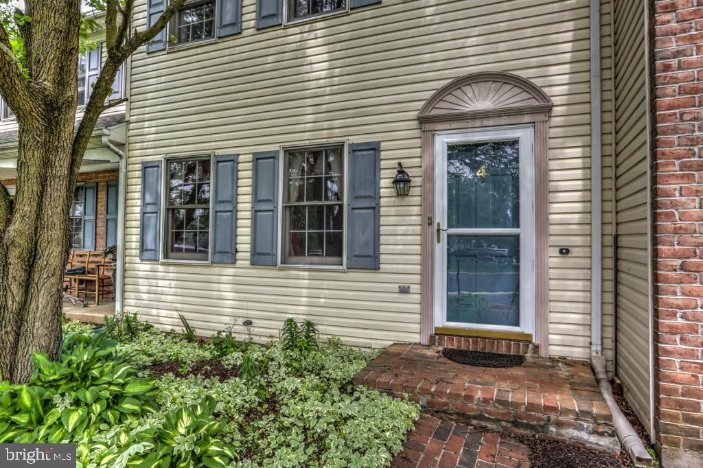 4 Laurie Lane Lititz, PA 17543 - Photo 3 of 44