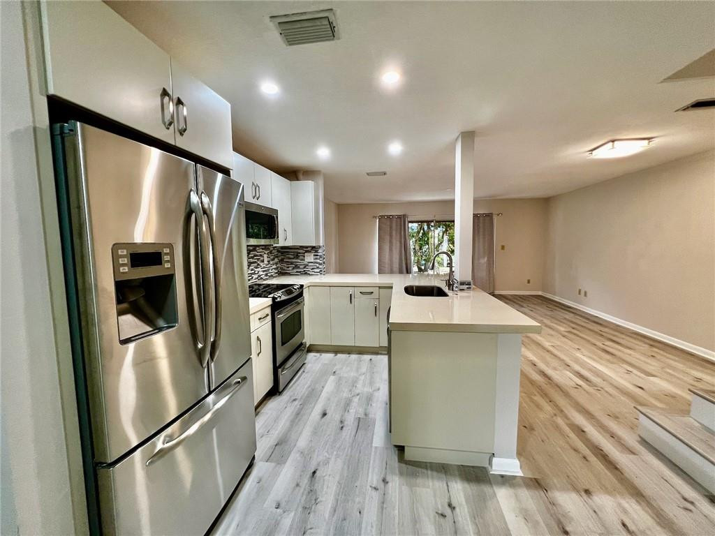 21420 Tudor Drive Boca Raton, FL 33431 - Photo 2 of 22 Beautifully renovated kitchen