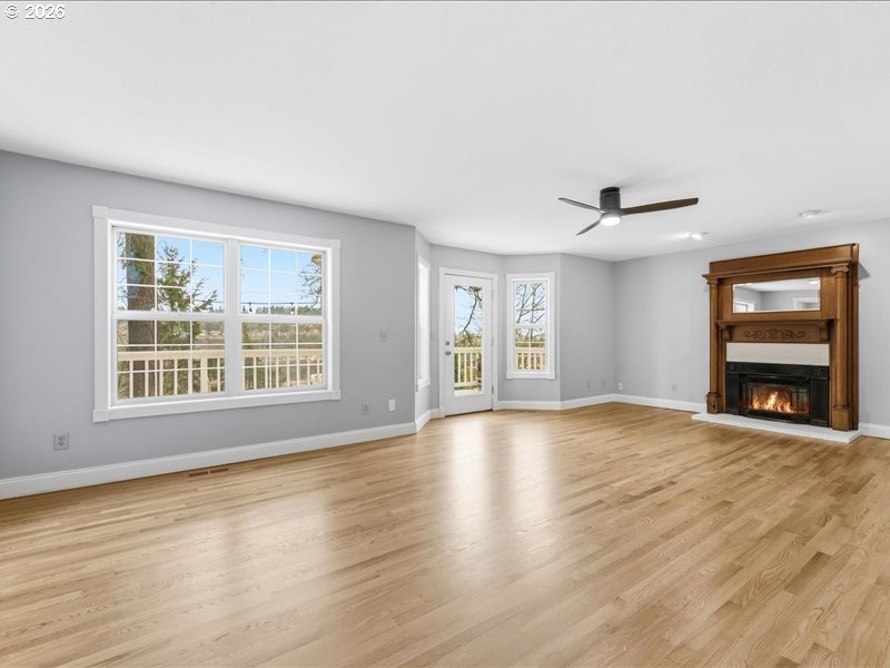 511 South Center Street Oregon City, OR 97045 - Photo 16 of 43 Living Room