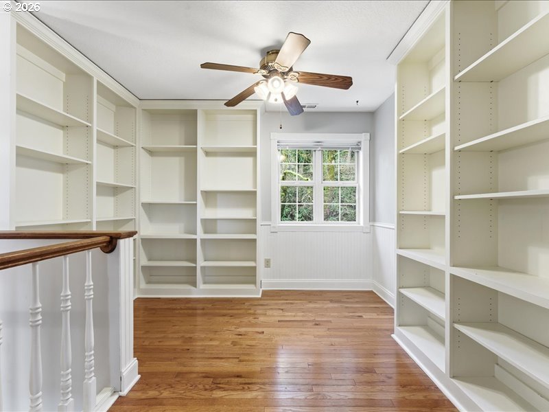 511 South Center Street Oregon City, OR 97045 - Photo 20 of 43 Library