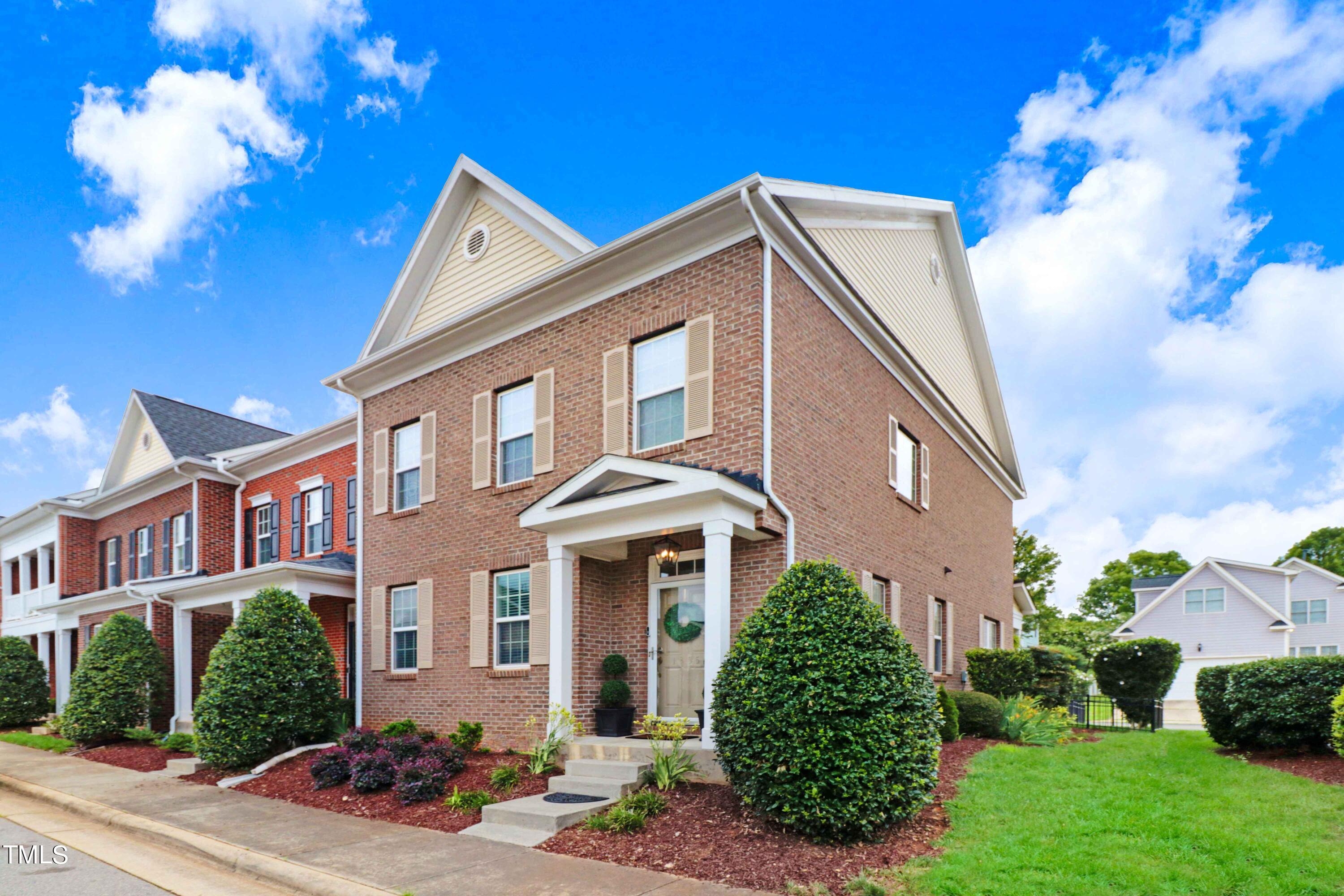End unit beauty in sought after Renaissance Park.
