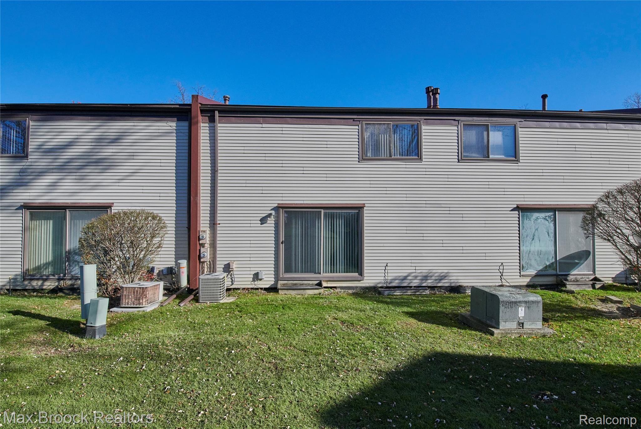 29115 Village Road Southfield, MI 48034 - Photo 16 of 19 29115VillageRd 3.jpg