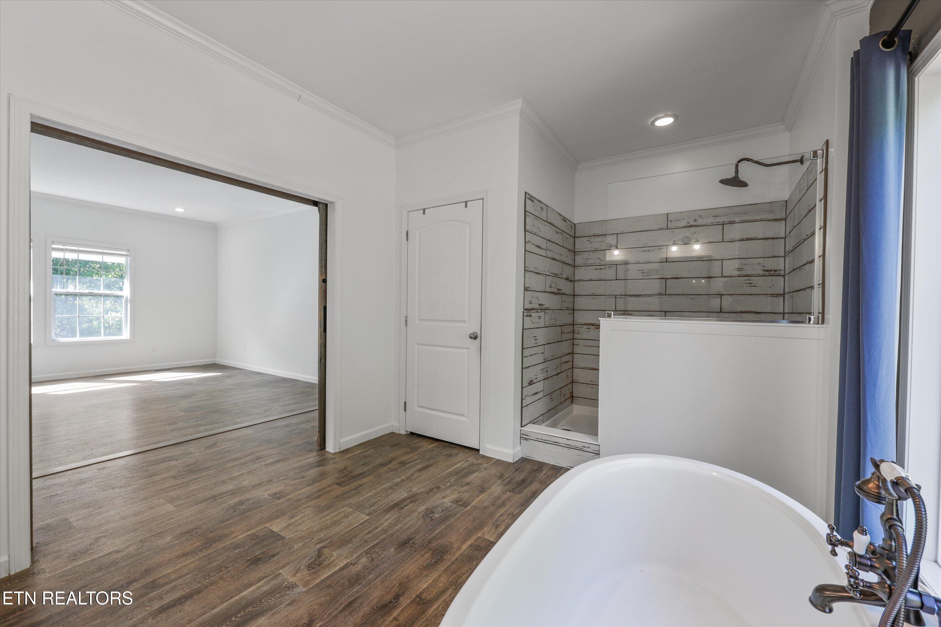 4323 McKamey Road Knoxville, TN 37921 - Photo 17 of 29 Ensuite Master Bathroom