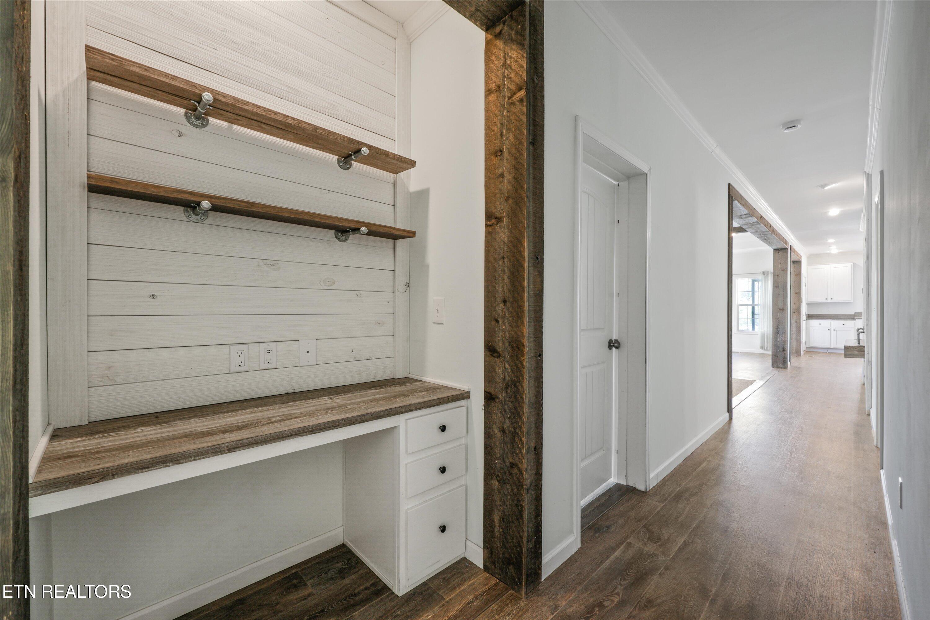 4323 McKamey Road Knoxville, TN 37921 - Photo 22 of 29 Hallway w/ work desk