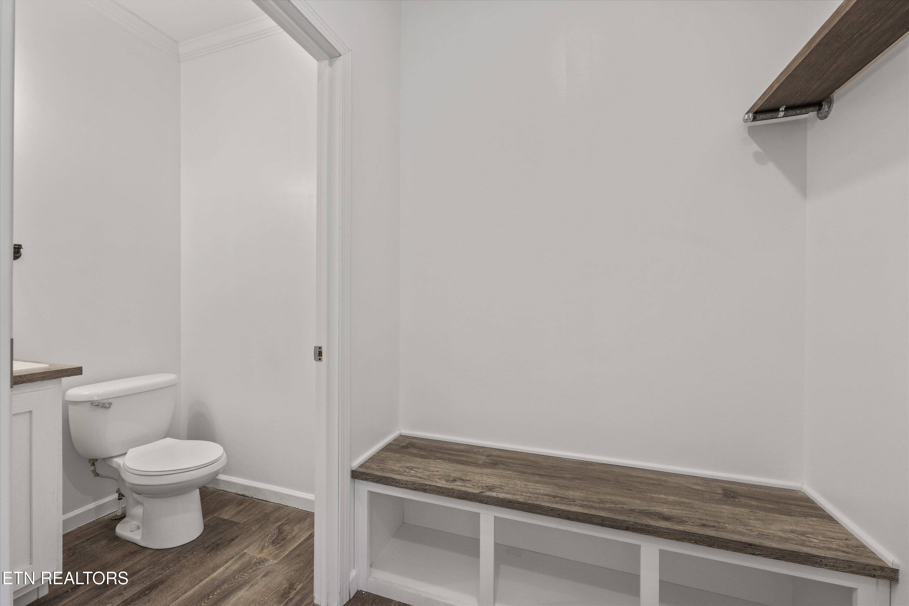 4323 McKamey Road Knoxville, TN 37921 - Photo 23 of 29 Powder Room
