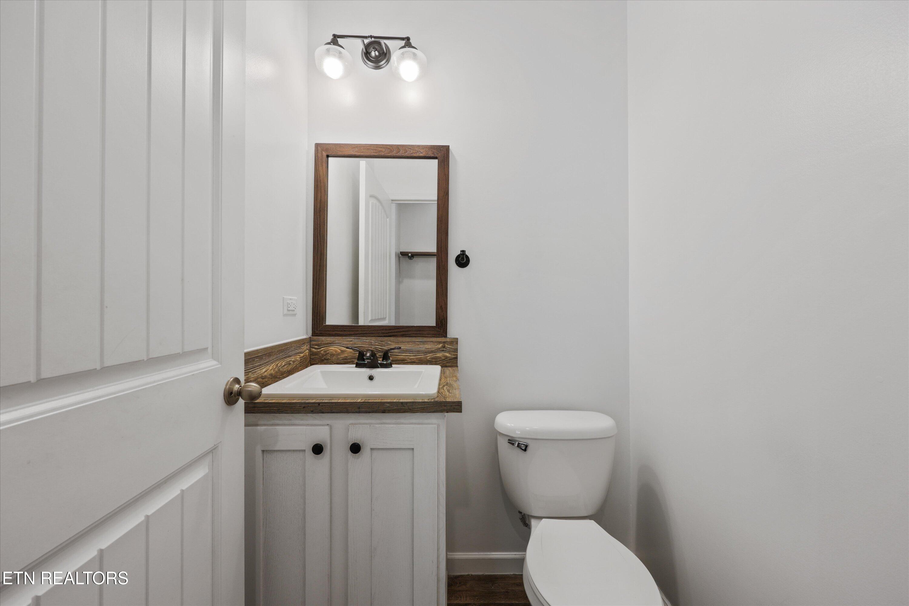 4323 McKamey Road Knoxville, TN 37921 - Photo 27 of 29 Powder Room
