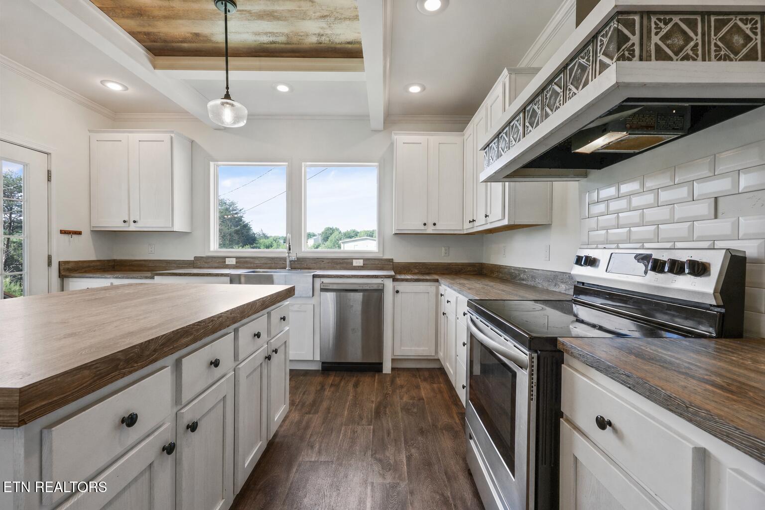 4323 McKamey Road Knoxville, TN 37921 - Photo 3 of 29 Kitchen with Ample Workspace