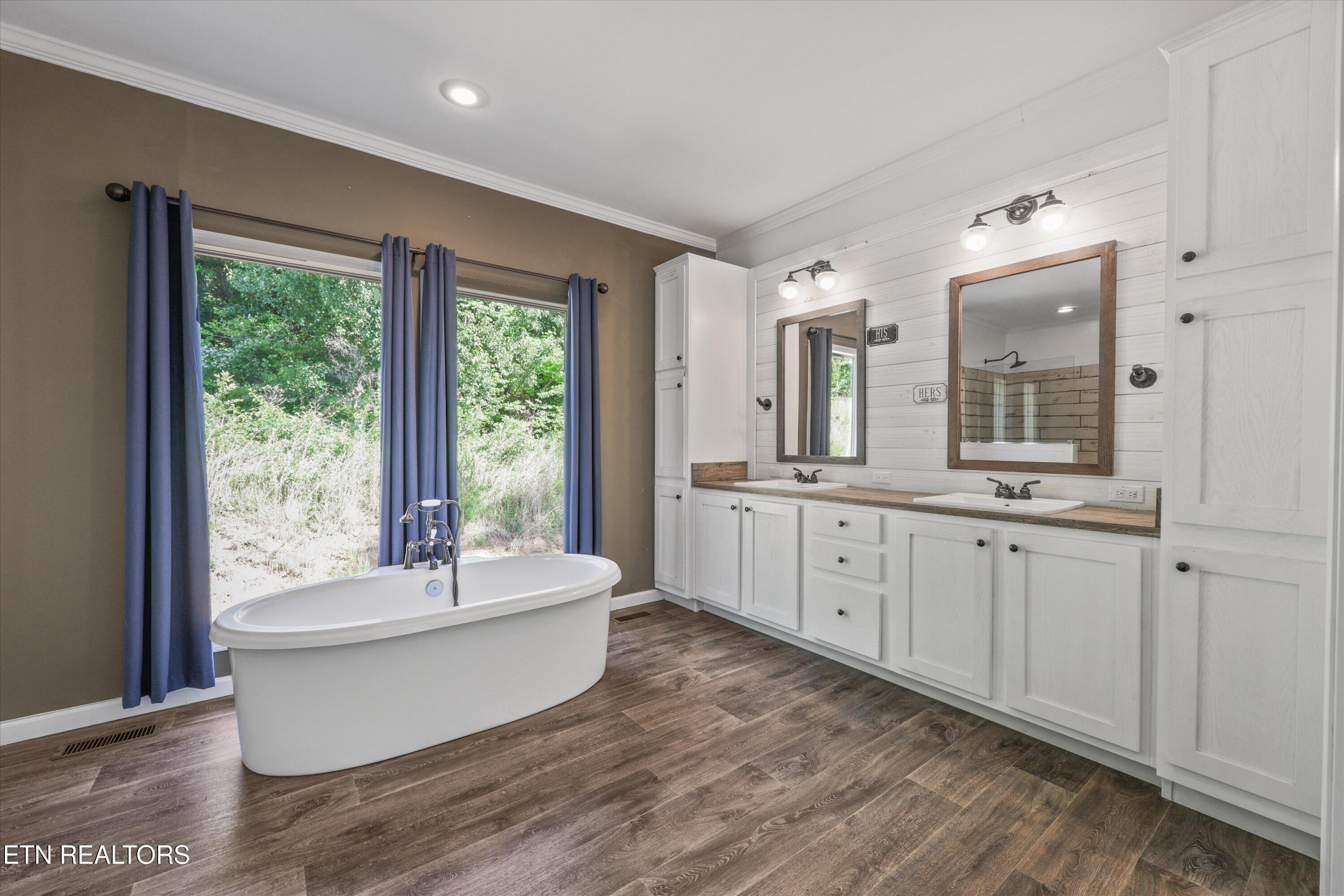 4323 McKamey Road Knoxville, TN 37921 - Photo 5 of 29 Ensuite Master Bathroom