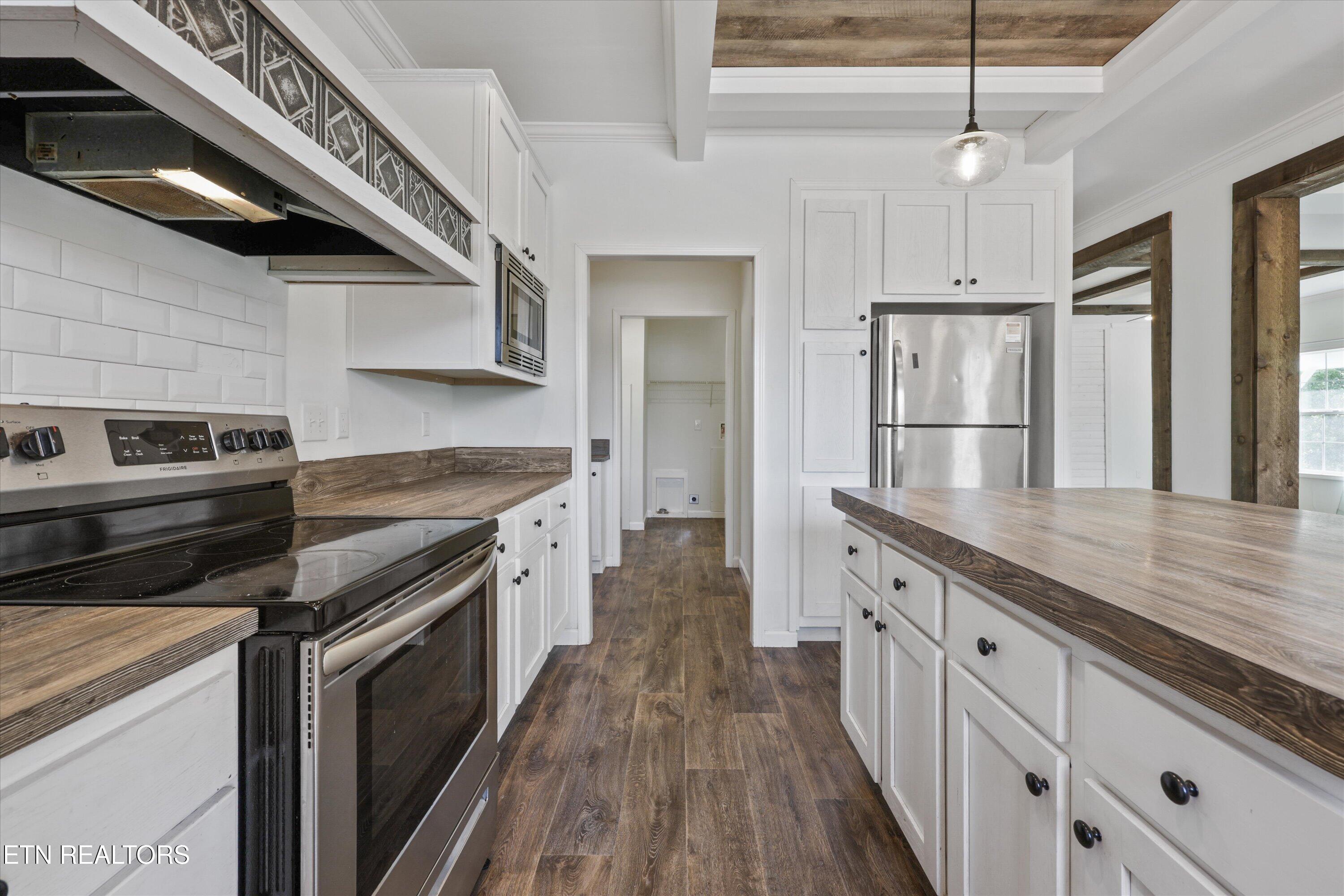 4323 McKamey Road Knoxville, TN 37921 - Photo 9 of 29 Stainless Steel Appliances in Kitchen