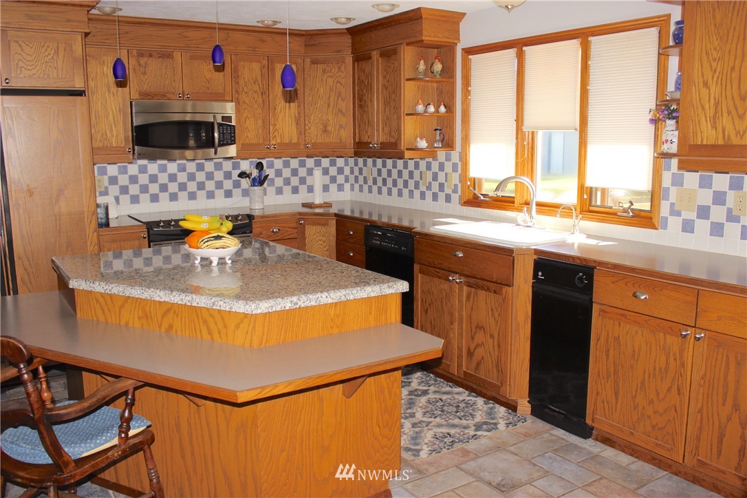 8515 176th Avenue Southwest Rochester, WA 98579 - Photo 9 of 25