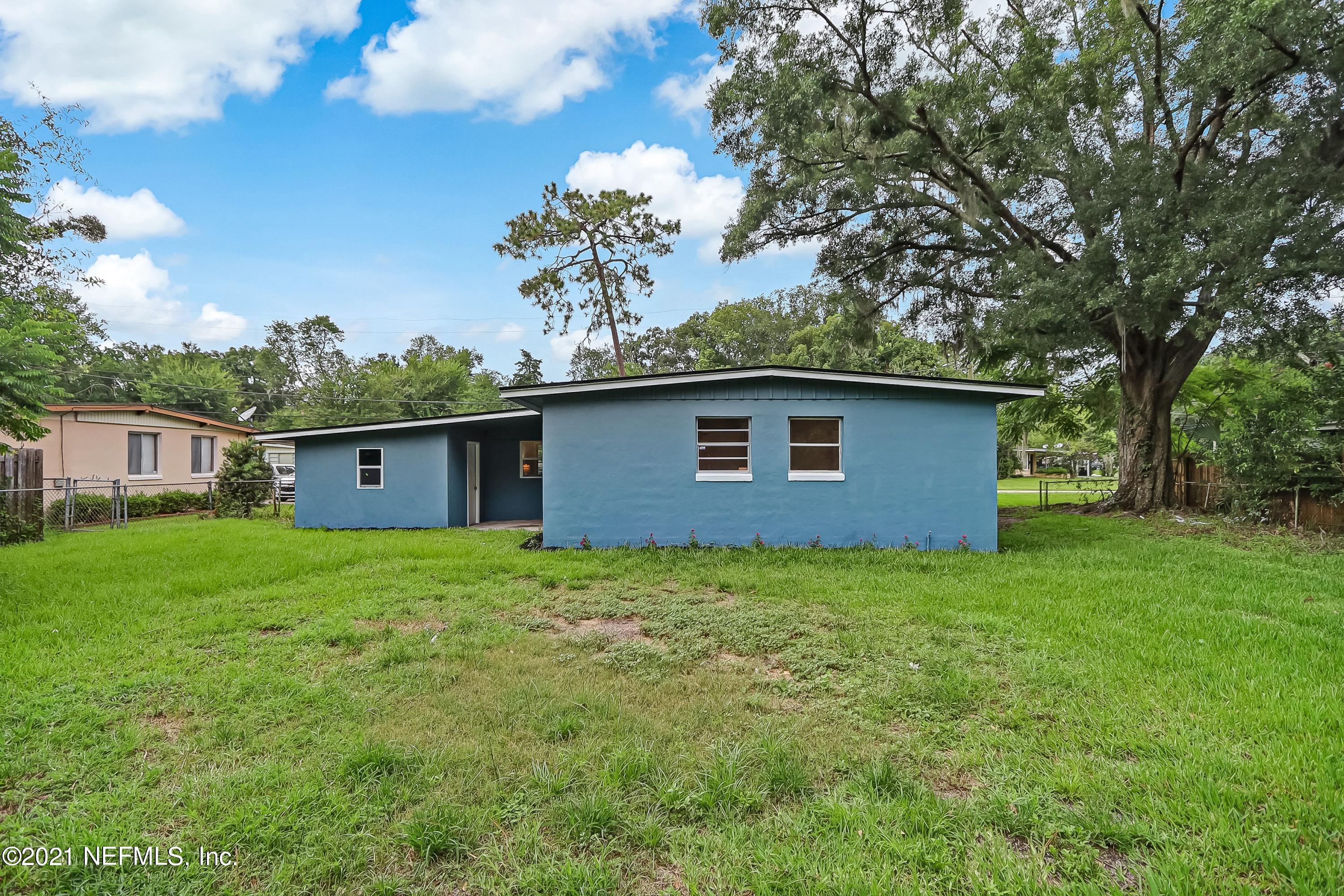 6914 Rollo Road Jacksonville, FL 32205 - Photo 31 of 31 a backyard of a house with seating space
