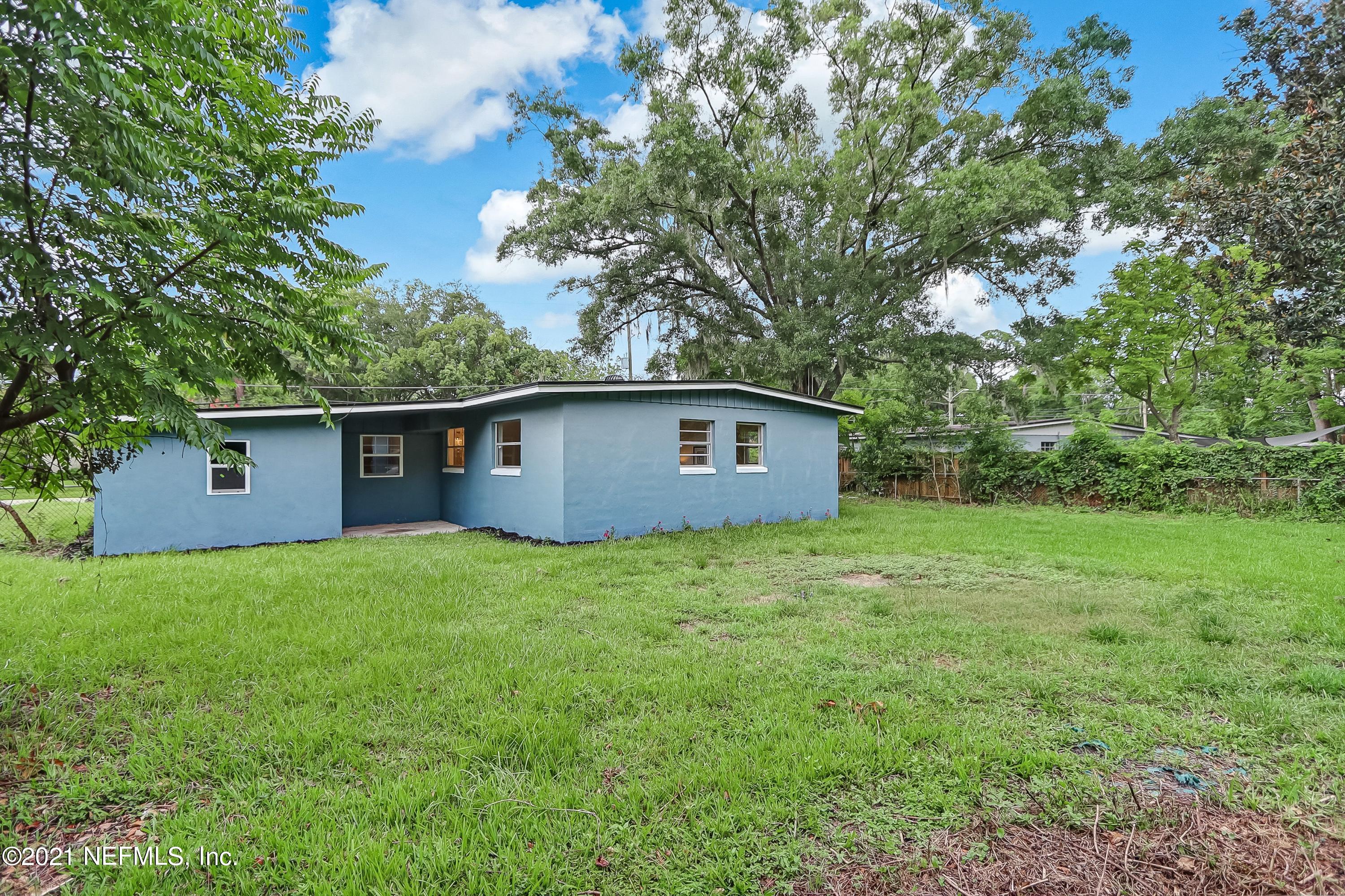 6914 Rollo Road Jacksonville, FL 32205 - Photo 4 of 31 a view of a house with a yard