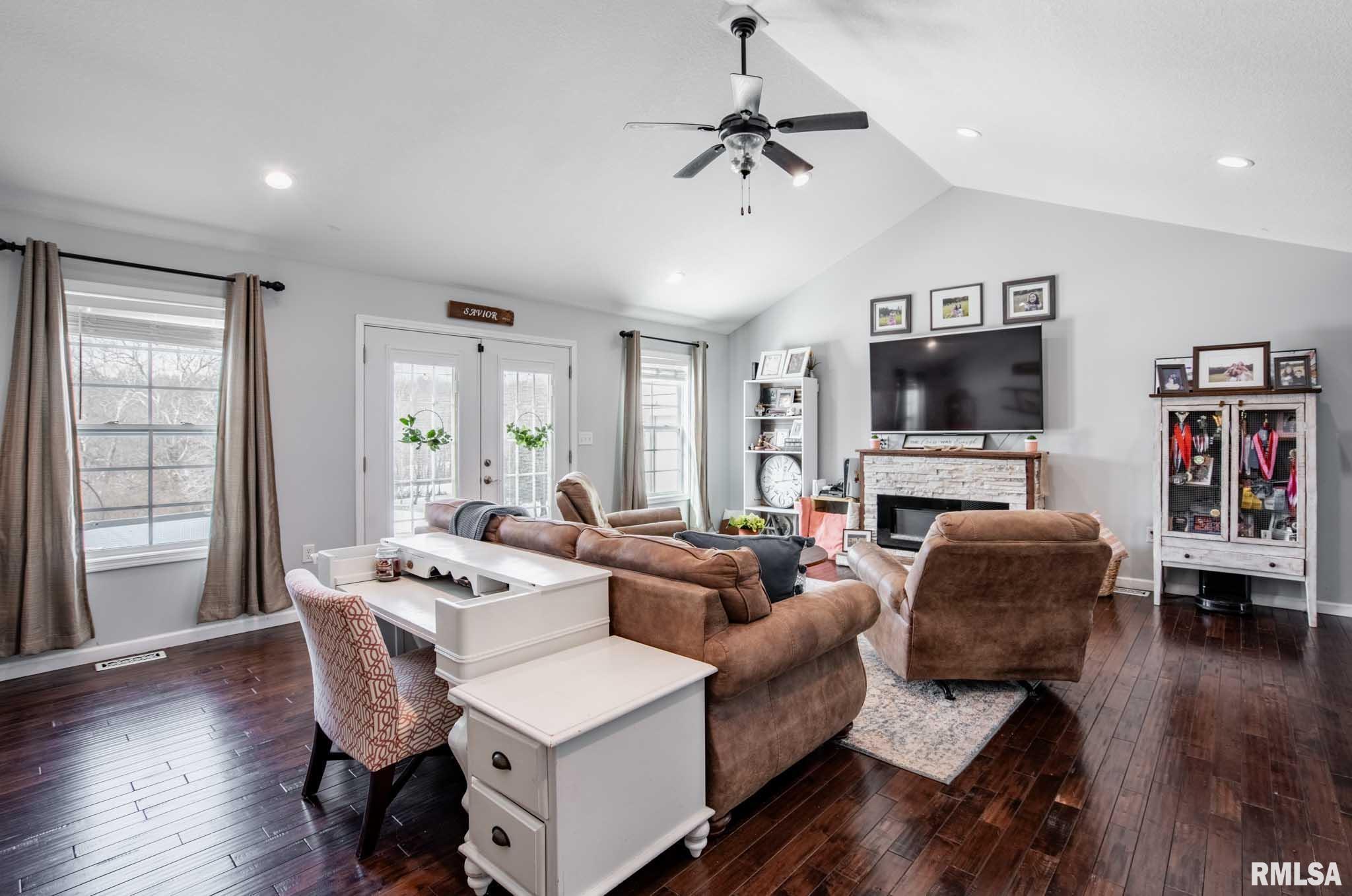 1135 Palzo Road Creal Springs, IL 62922 - Photo 7 of 40