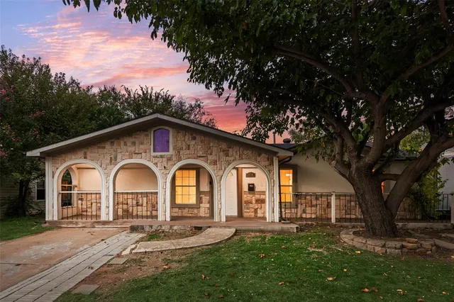 $309,900 | 114 Tarrant Drive, Euless, TX 76039