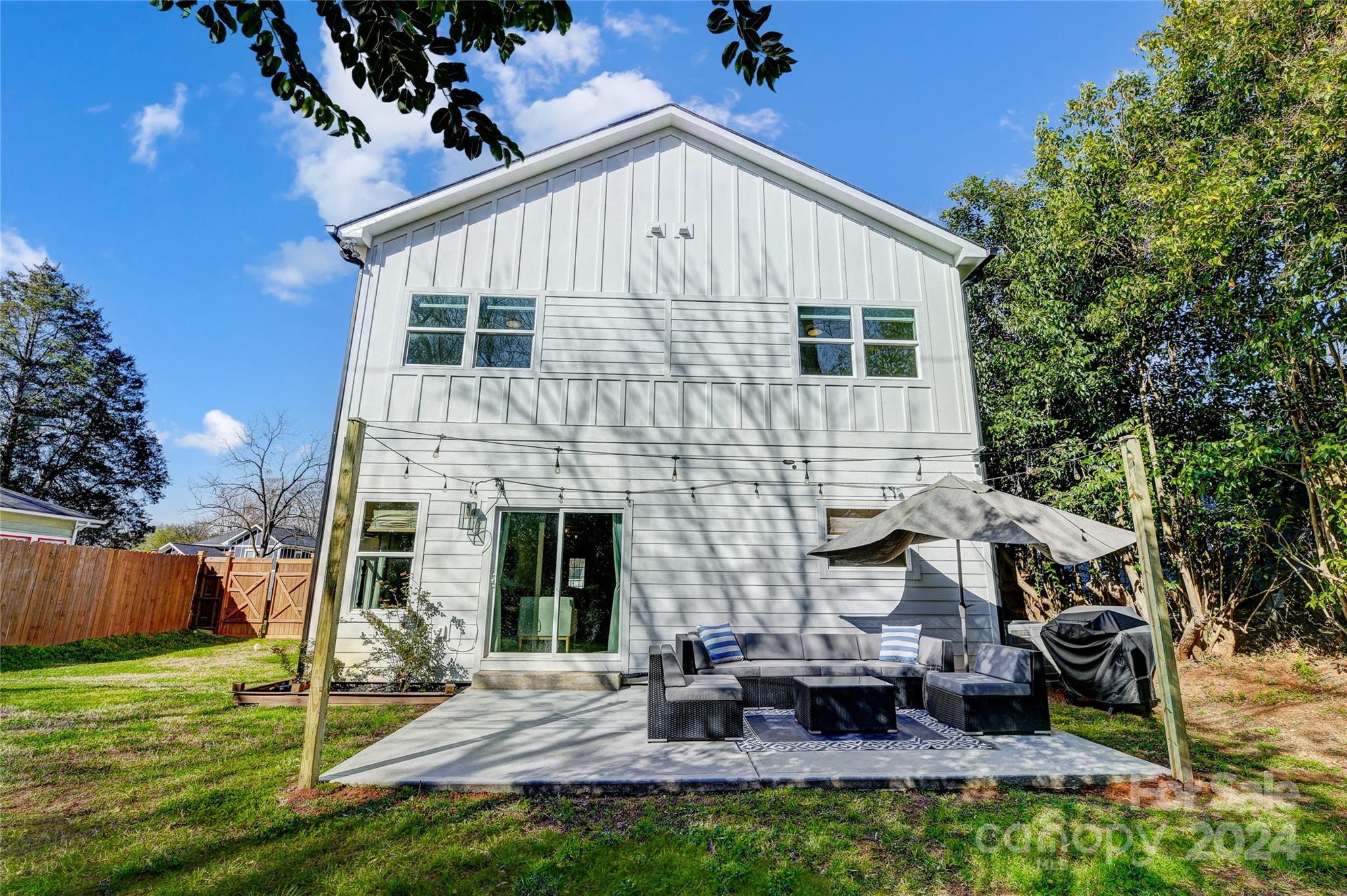 526 Seldon Drive Charlotte, NC 28216 - Photo 42 of 46 a front view of a house with garden