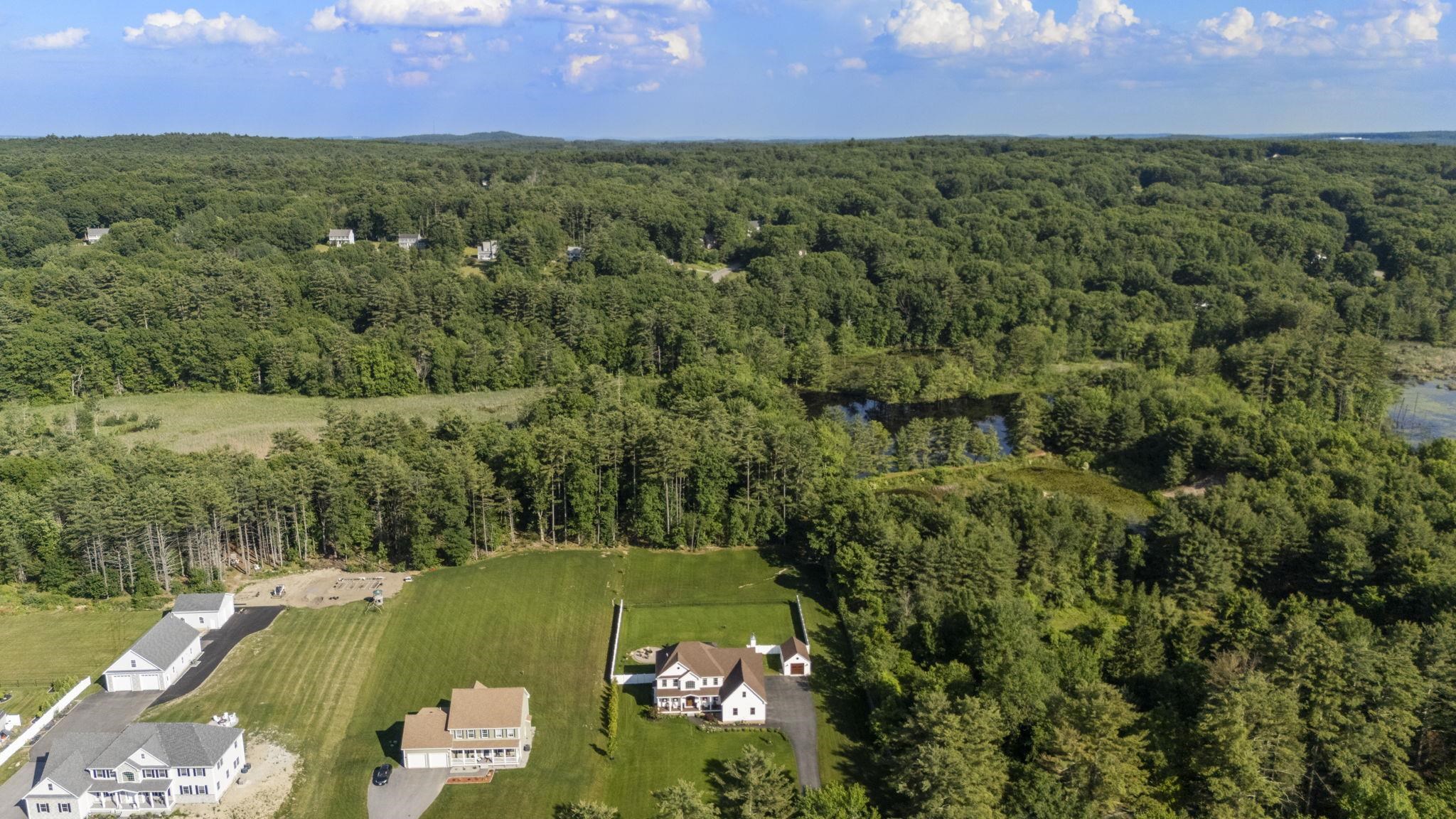 152 South Road Londonderry, NH 03053 - Photo 3 of 60