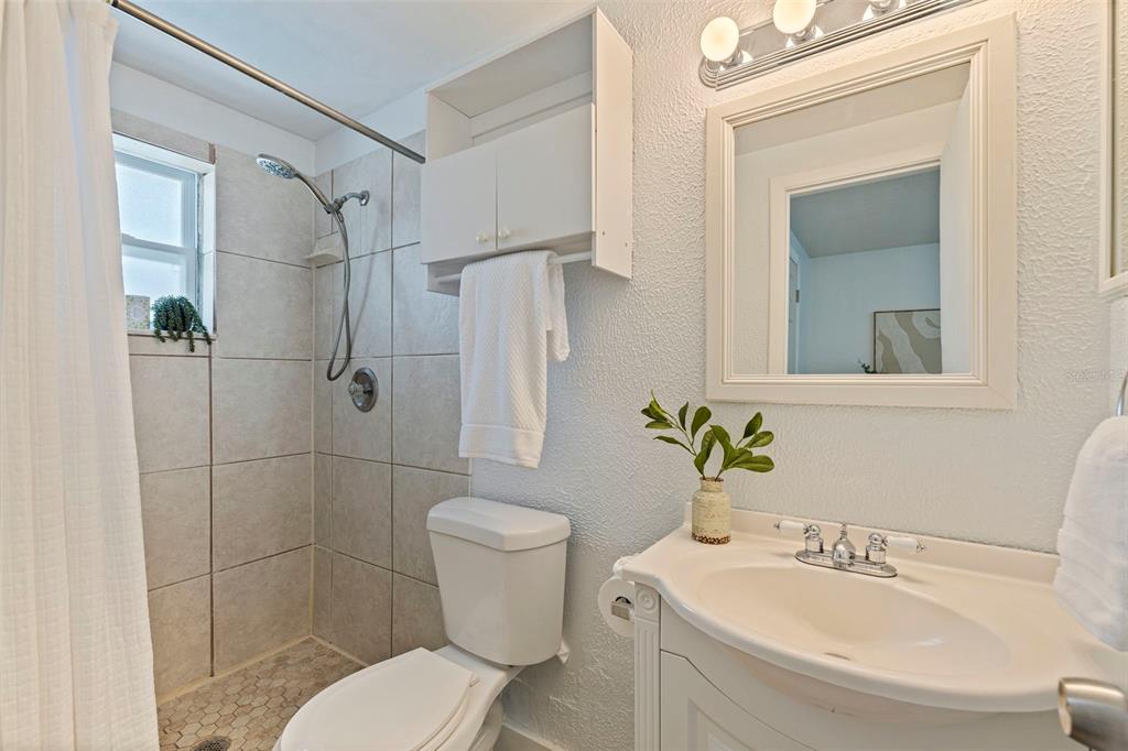 8536 Quail Road Seminole, FL 33777 - Photo 17 of 34 Gallery Image 17
