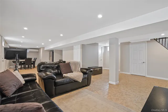 $979,999 | 91-03 156th Avenue | Rockwood Park