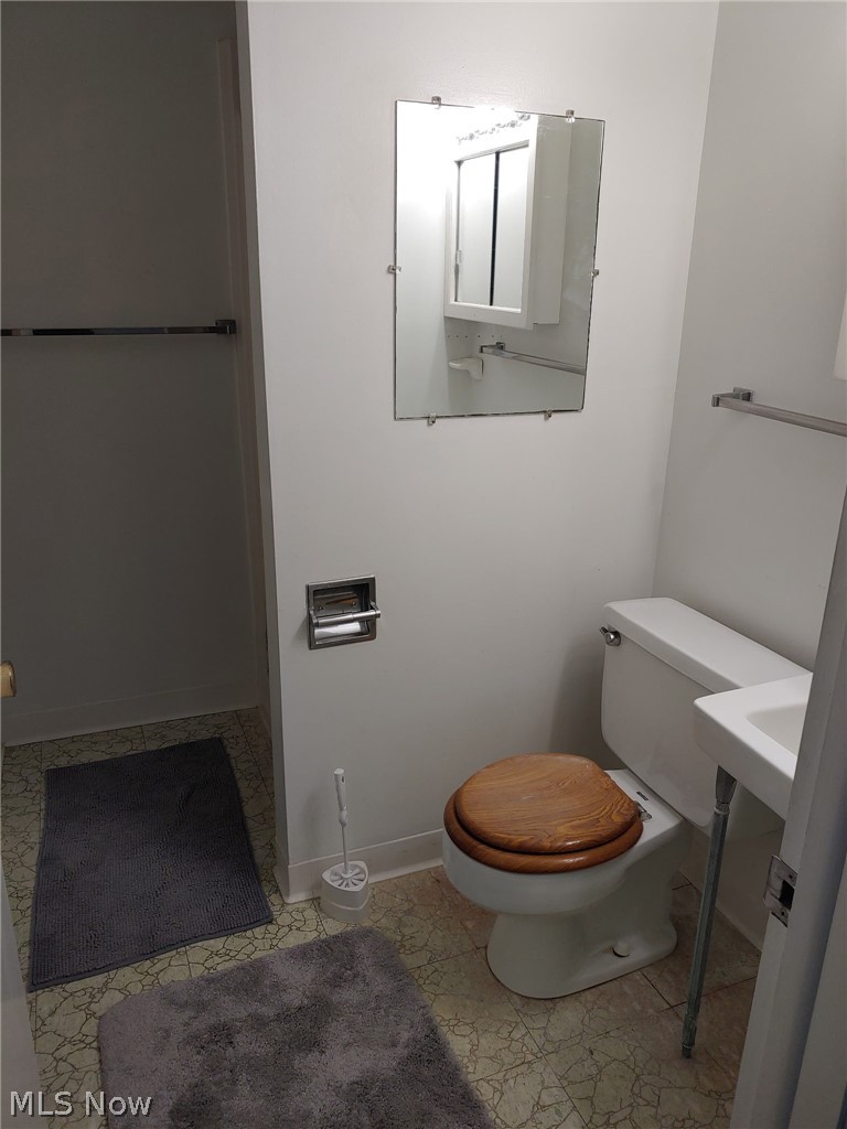 9034 Wiencek Road Streetsboro, OH 44241 - Photo 13 of 21 Lower level full bath with shower - 4 bedroom unit