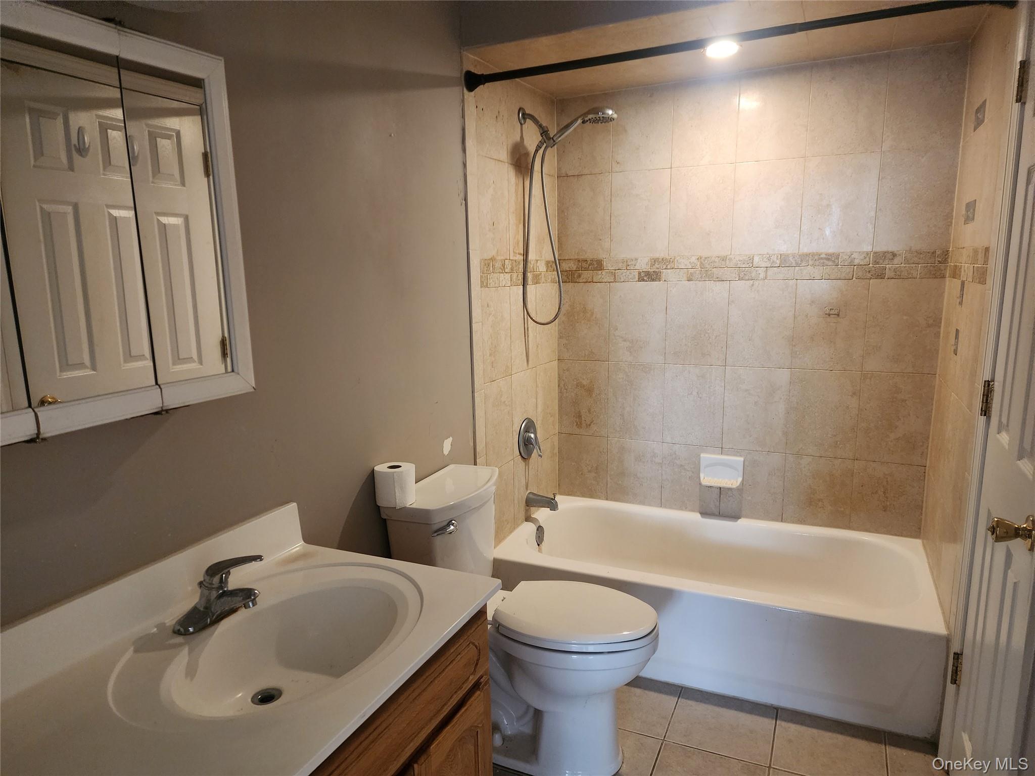 18 Pavilion Ridge Way, Unit 1 Suffern, NY 10901 - Photo 11 of 15 a bathroom with a sink toilet and shower