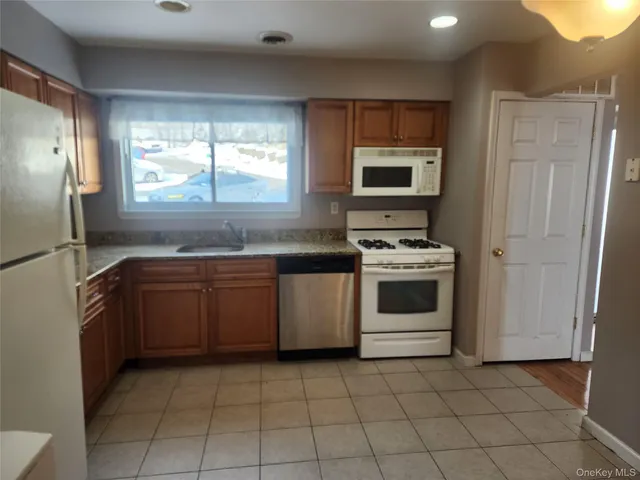 $2,350 | 18 Pavilion Ridge Way, Unit 1, Suffern, NY 10901