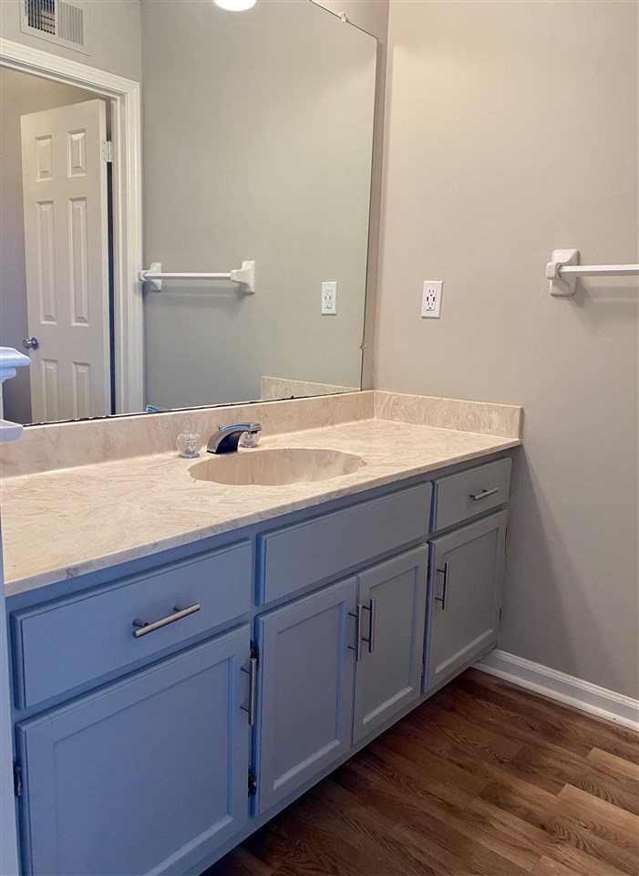 214 South Walnut Bend Road Memphis, TN 38018 - Photo 23 of 24 Full Bath attached to Bedroom 2.