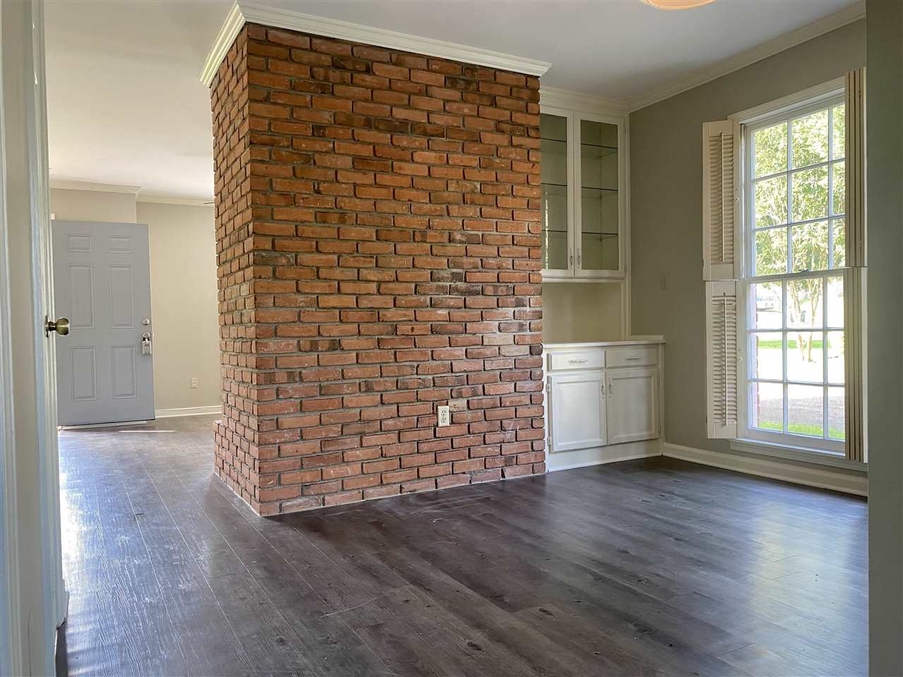214 South Walnut Bend Road Memphis, TN 38018 - Photo 6 of 24 Dining Room features built in storage.