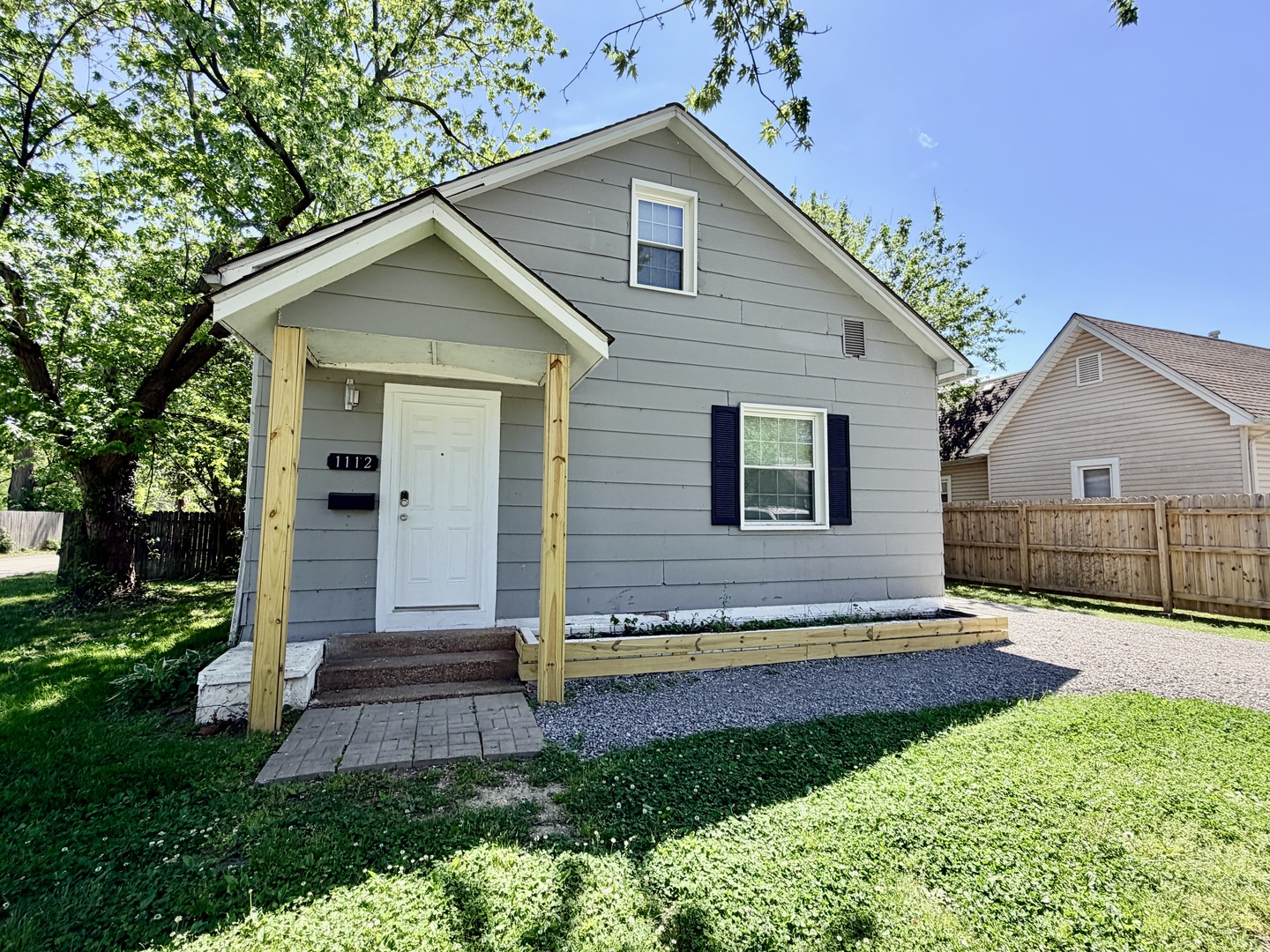 a view of front a house and yard