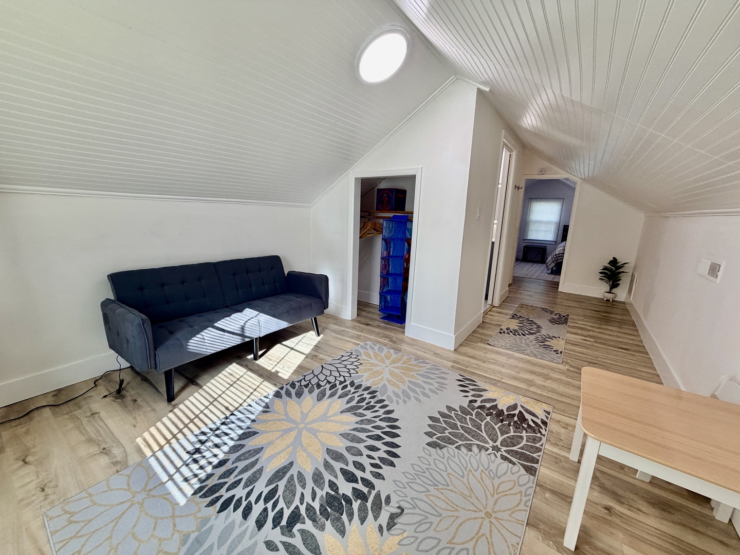 1112 Ophia Street Metropolis, IL 62960 - Photo 29 of 32 a living room with a couch and a rug