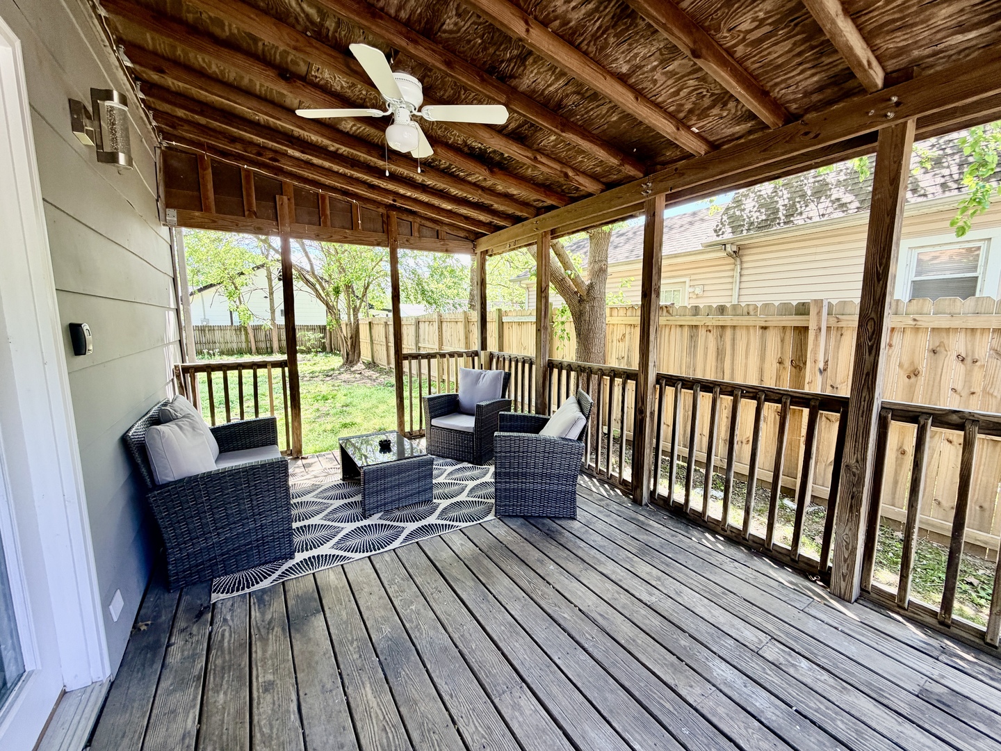 1112 Ophia Street Metropolis, IL 62960 - Photo 5 of 32 a sitting area with furniture on wooden floor