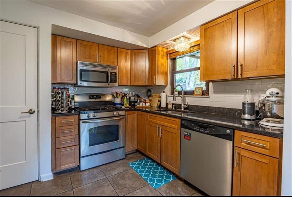 624 Fort Couch Road Pittsburgh, PA 15241 - Photo 5 of 12