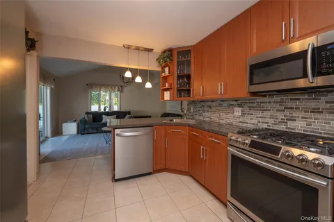 a black and white photo of a living room