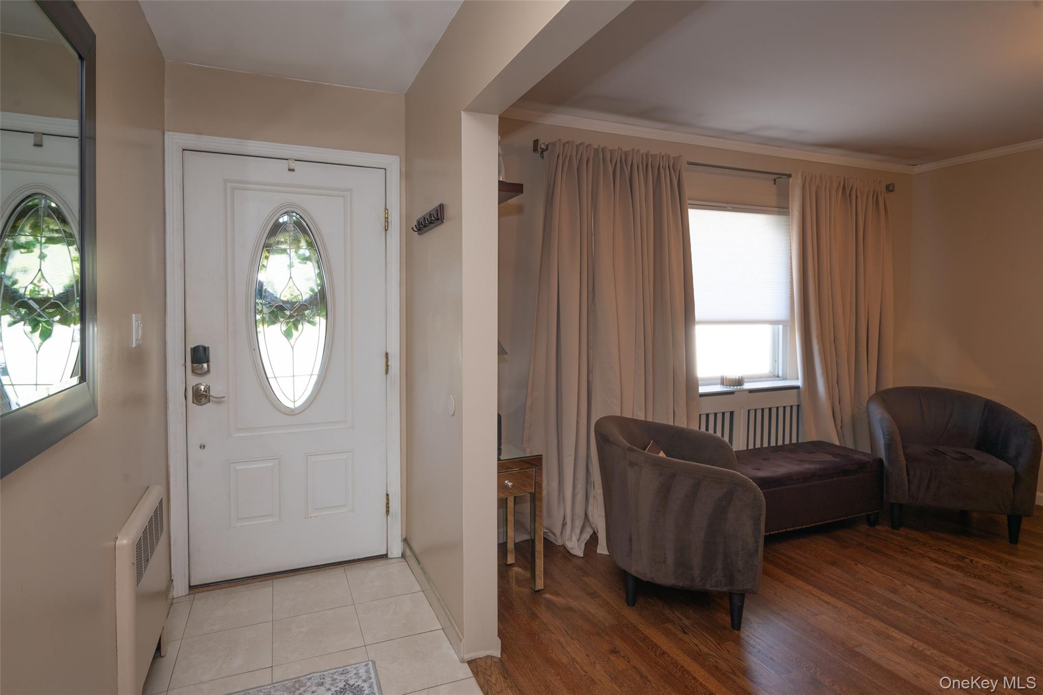 211 Gardner Avenue Jericho, NY 11753 - Photo 4 of 36 a living room with furniture and a window