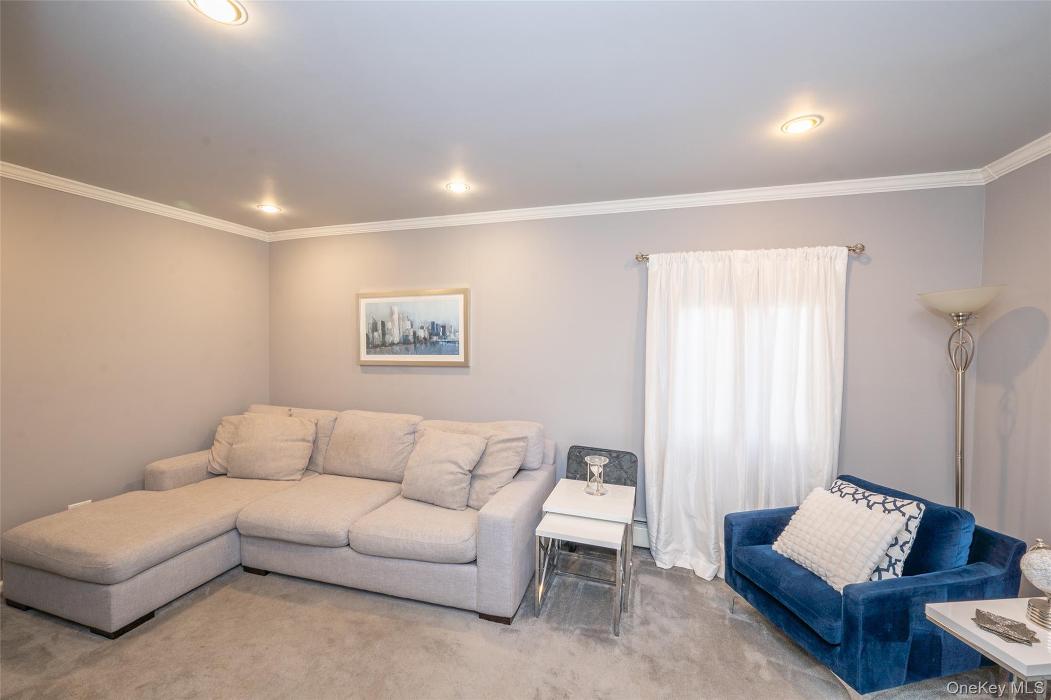 211 Gardner Avenue Jericho, NY 11753 - Photo 9 of 36 a living room with furniture