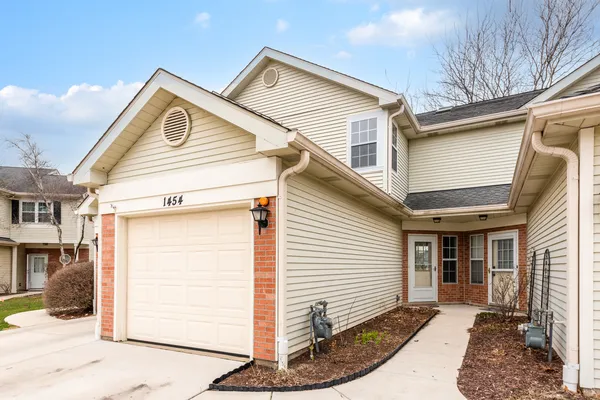 $2,500 | 1454 Eagle Court, Unit 1454, Glendale Heights, IL 60139