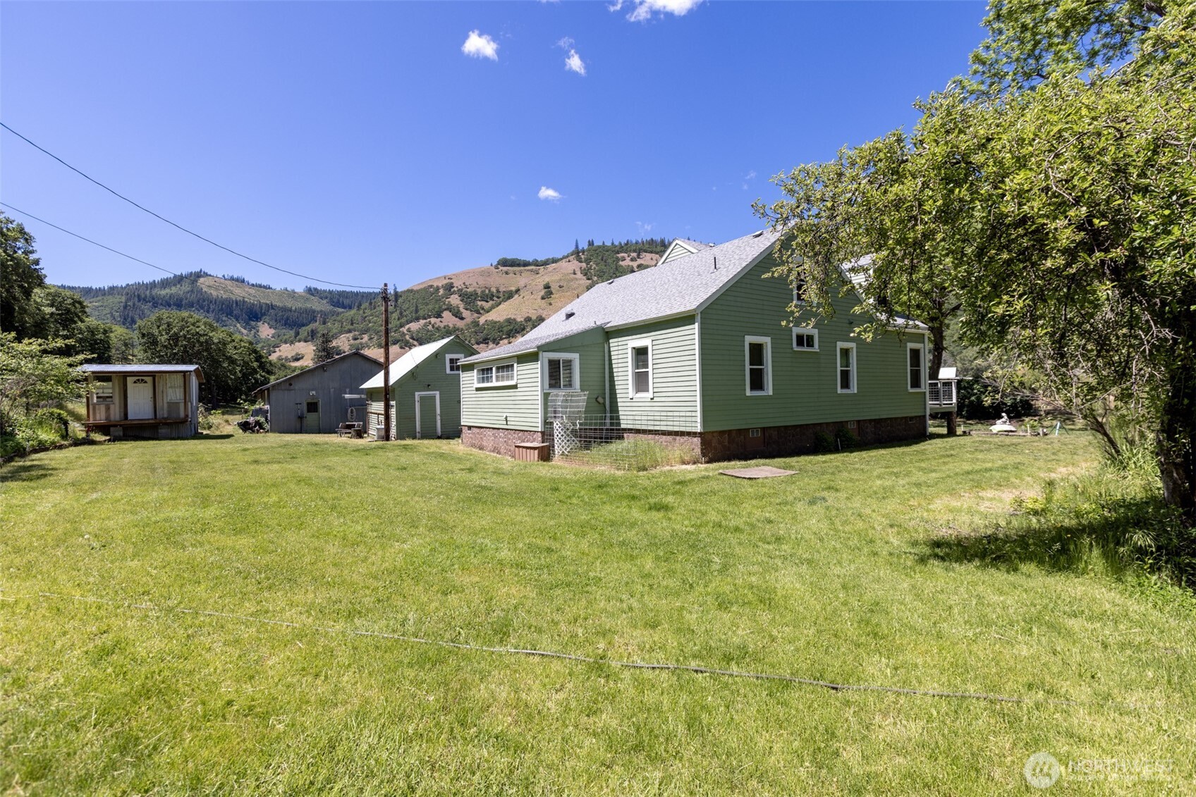 992 Highway 142 Lyle, WA 98635 - Photo 32 of 40 a front view of house with yard and green space