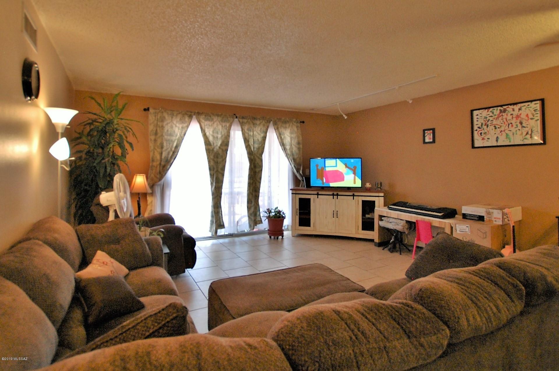 924 South Pantano Road Tucson, AZ 85710 - Photo 6 of 25 Gallery Image 6