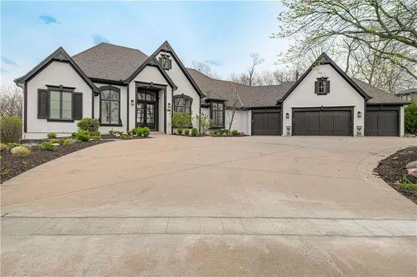 $2,395,950 | 7055 Northwest Scenic Drive, Kansas City, MO 64152