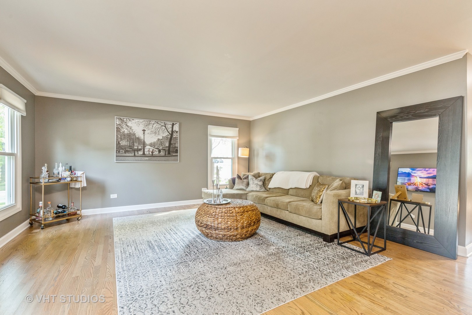 317 Old Hunt Road Fox River Grove, IL 60021 - Photo 6 of 22 a living room with furniture and a table