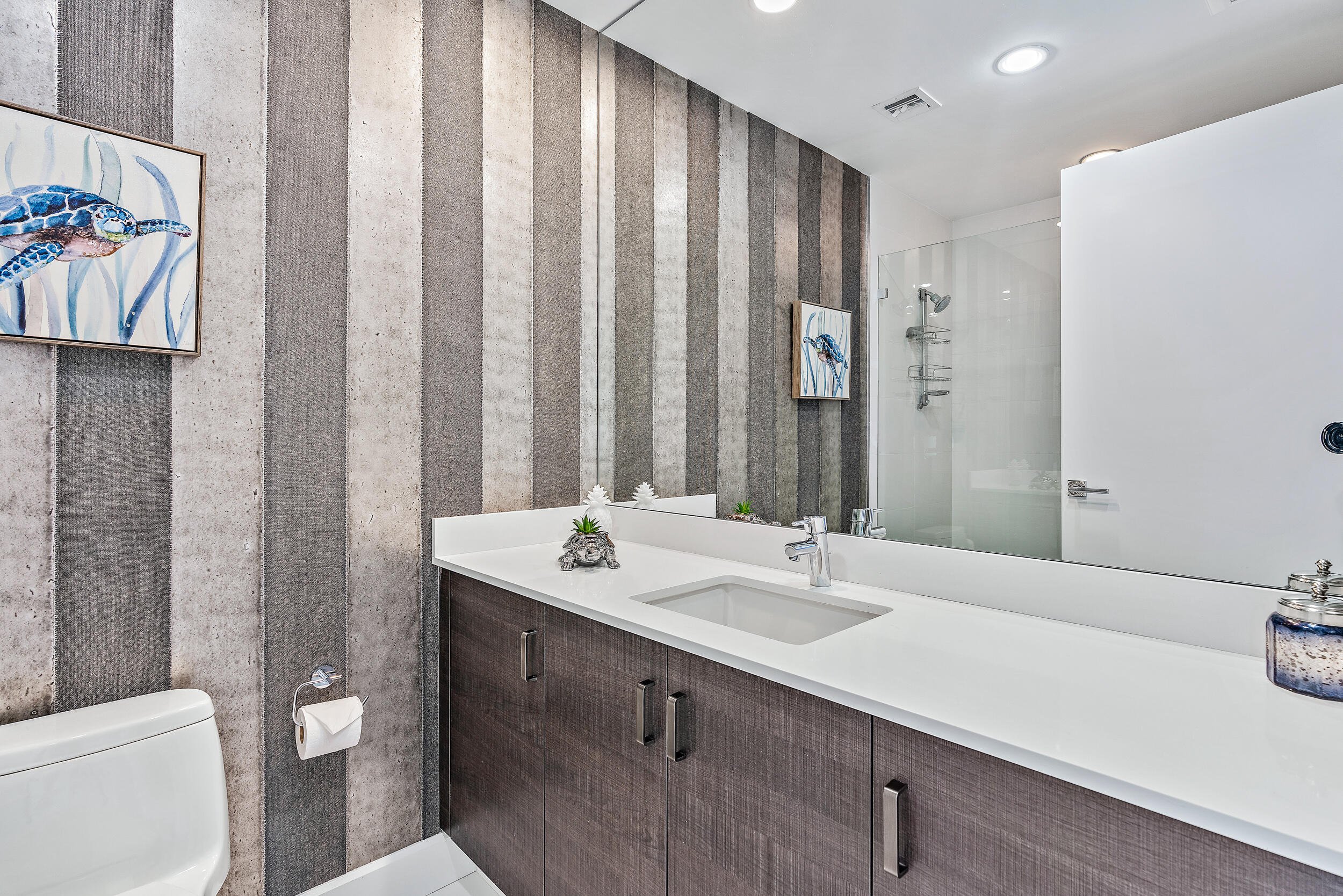 2720 Donald Ross Road, Unit 203 Palm Beach Gardens, FL 33410 - Photo 15 of 35 a bathroom with a sink a toilet and a mirror